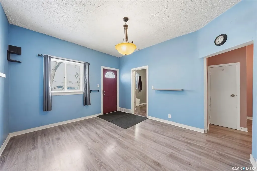 412 H Avenue S Saskatoon SK S7M 1W5