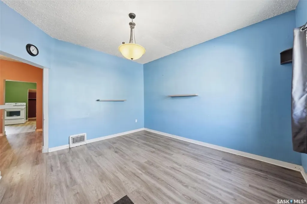 412 H Avenue S Saskatoon SK S7M 1W5