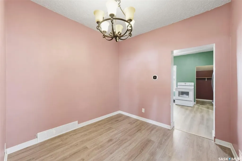 412 H Avenue S Saskatoon SK S7M 1W5