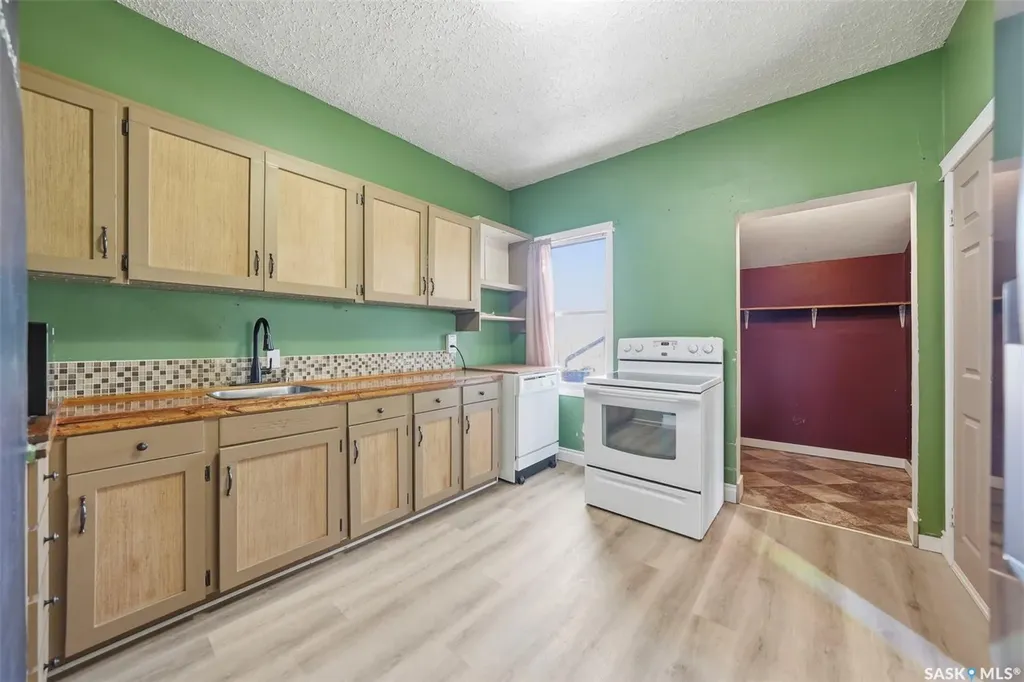412 H Avenue S Saskatoon SK S7M 1W5