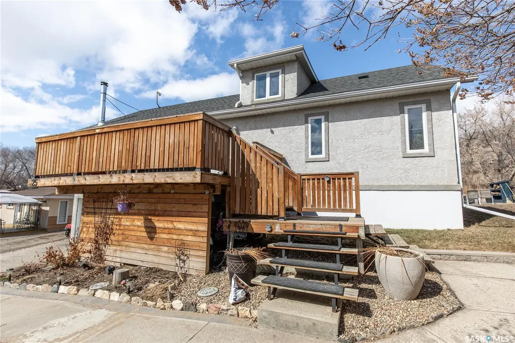25 Alice Crescent North Grove SK S0H 4C0