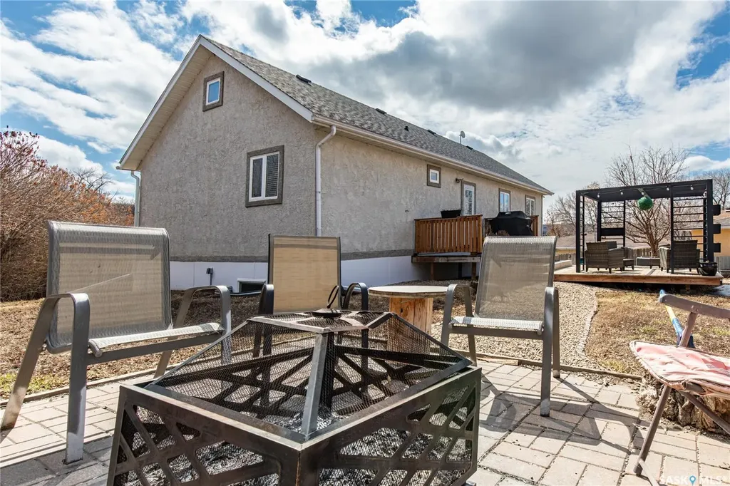 25 Alice Crescent North Grove SK S0H 4C0
