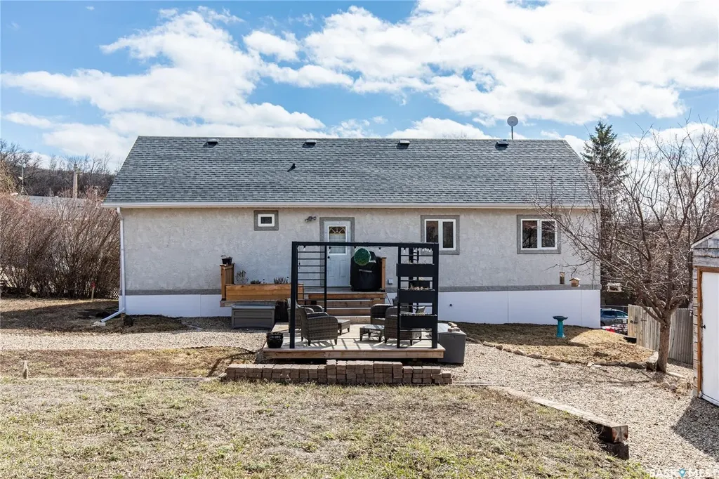 25 Alice Crescent North Grove SK S0H 4C0