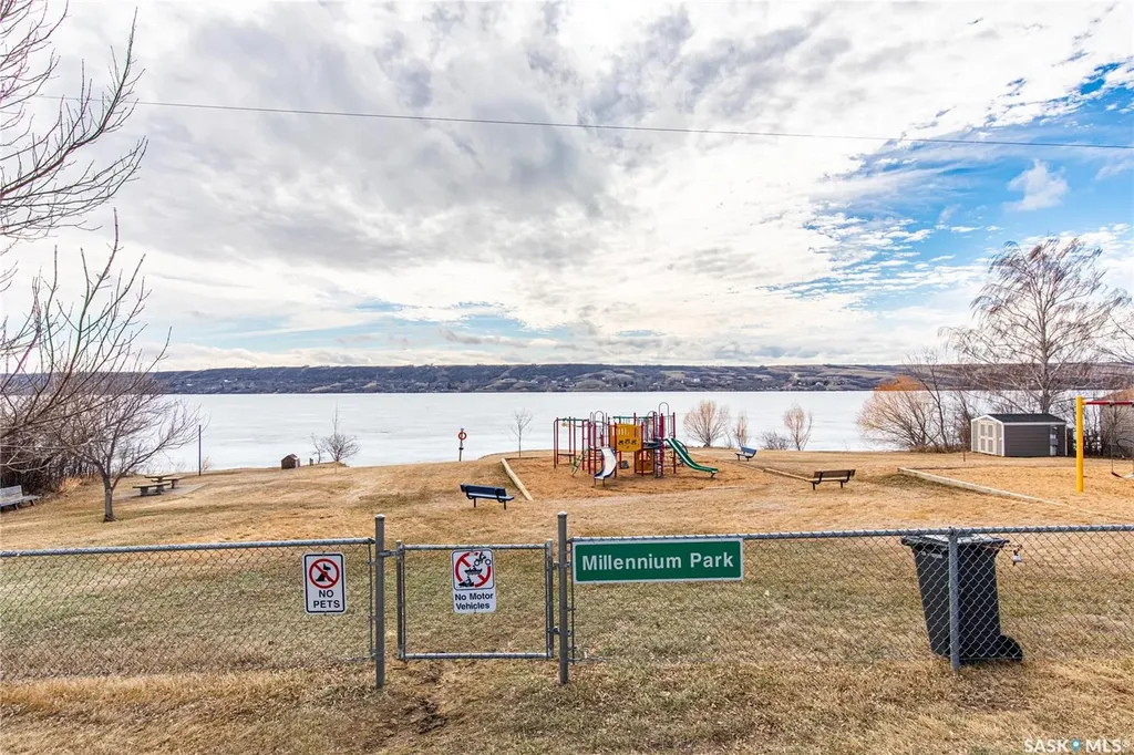 25 Alice Crescent North Grove SK S0H 4C0