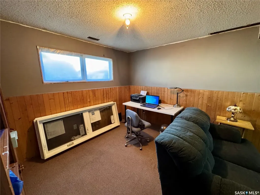 1215 Athabasca Street W Moose Jaw SK S6H 6C7