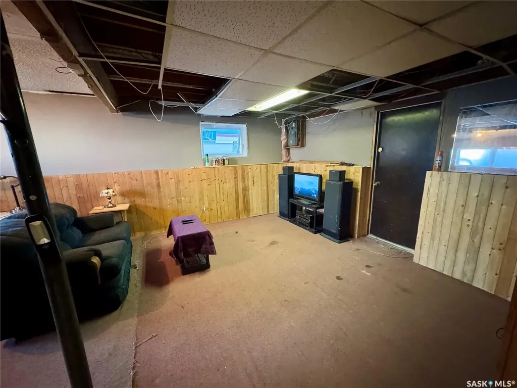 1215 Athabasca Street W Moose Jaw SK S6H 6C7