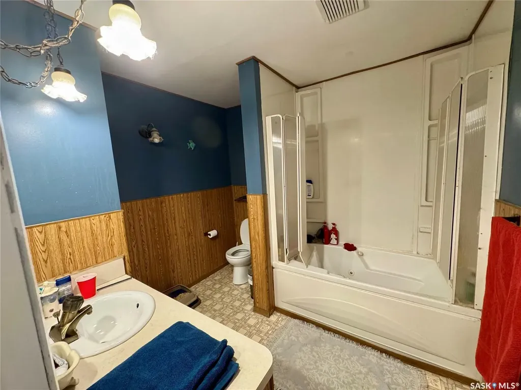 1215 Athabasca Street W Moose Jaw SK S6H 6C7