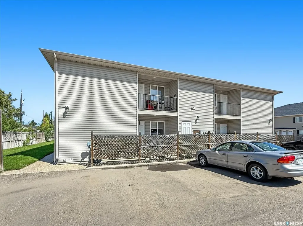 825 Gladstone Street E Swift Current SK S9H 5P1