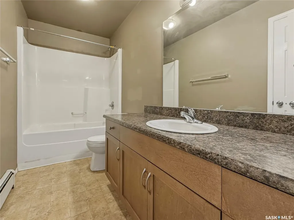 825 Gladstone Street E Swift Current SK S9H 5P1