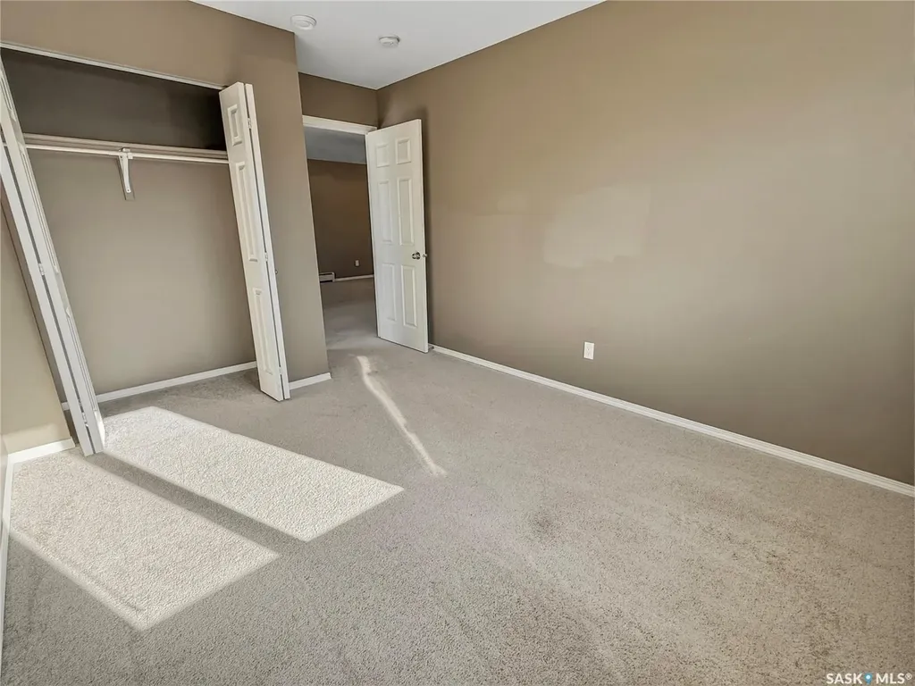 825 Gladstone Street E Swift Current SK S9H 5P1