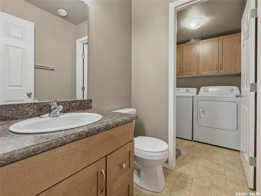 825 Gladstone Street E Swift Current SK S9H 5P1