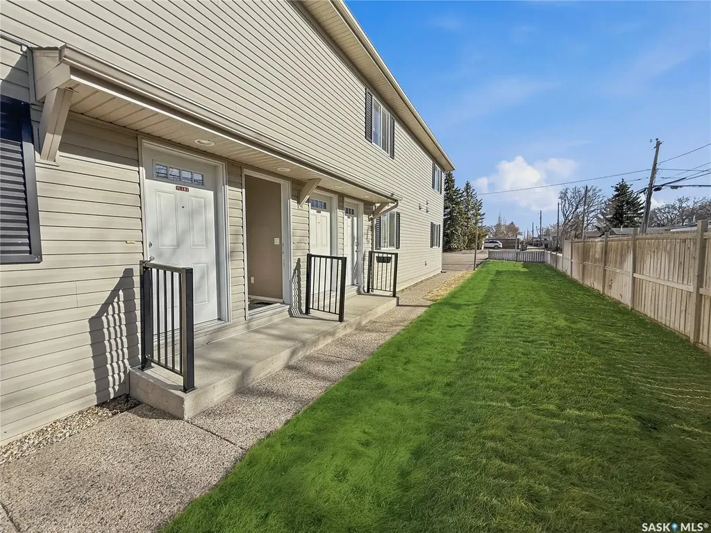 825 Gladstone Street E Swift Current SK S9H 5P1