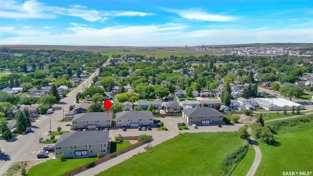 825 Gladstone Street E Swift Current SK S9H 5P1