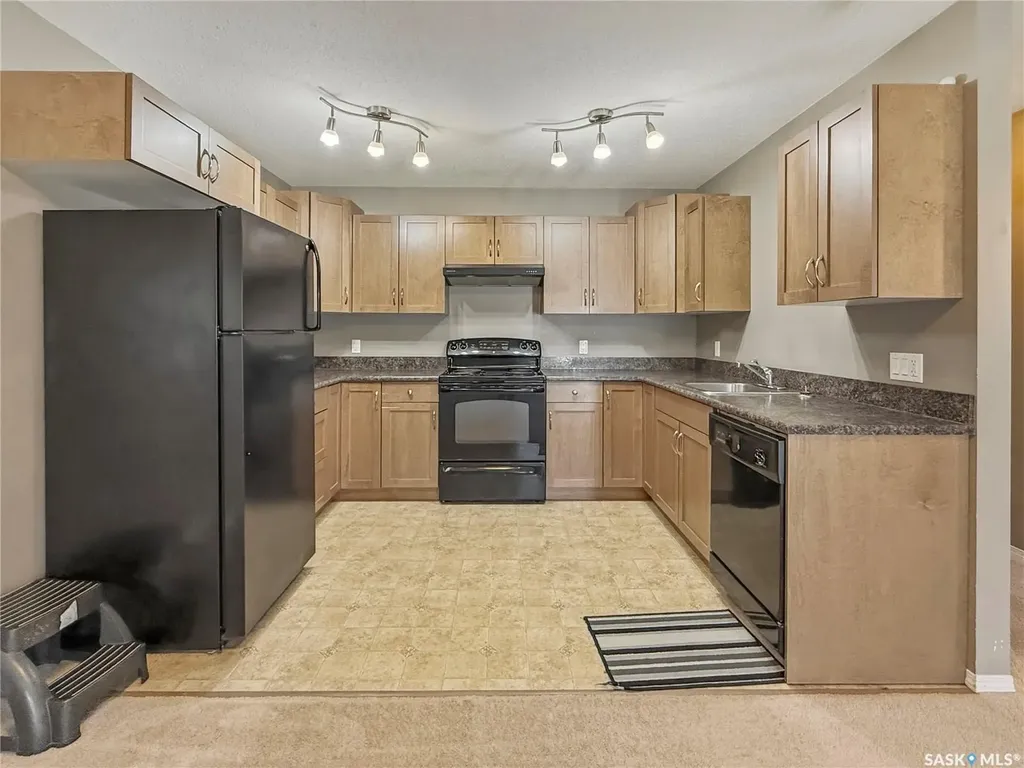 825 Gladstone Street E Swift Current SK S9H 5P1
