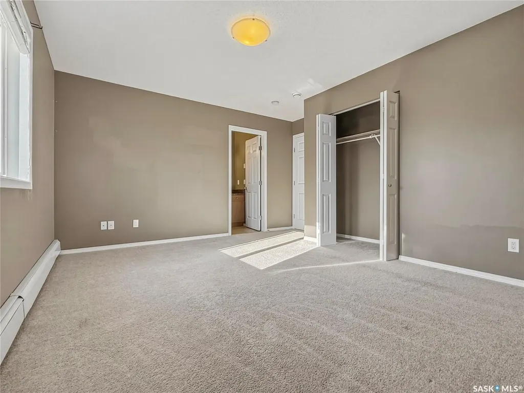 825 Gladstone Street E Swift Current SK S9H 5P1