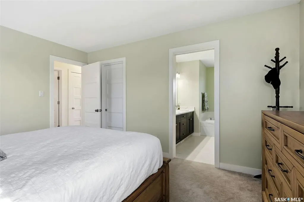 3809 Goldfinch Way Regina SK S4V 1S4