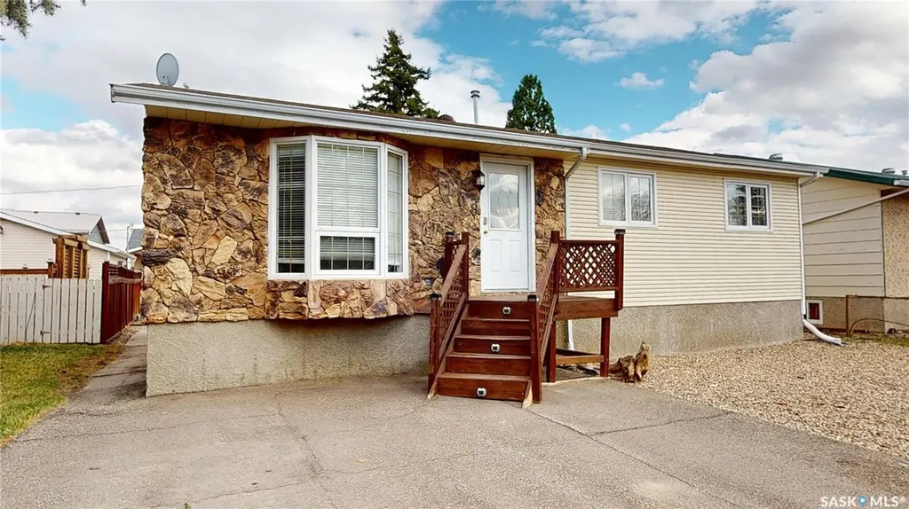 108 Griffin Street Maple Creek SK S0N 1N0