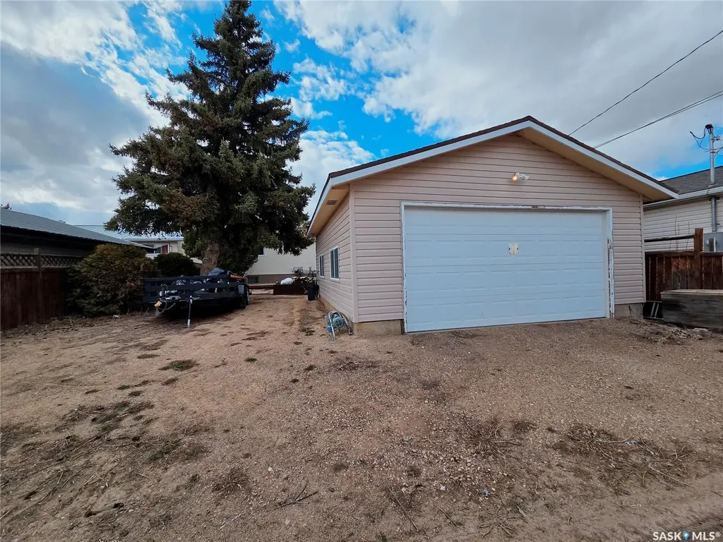 108 Griffin Street Maple Creek SK S0N 1N0