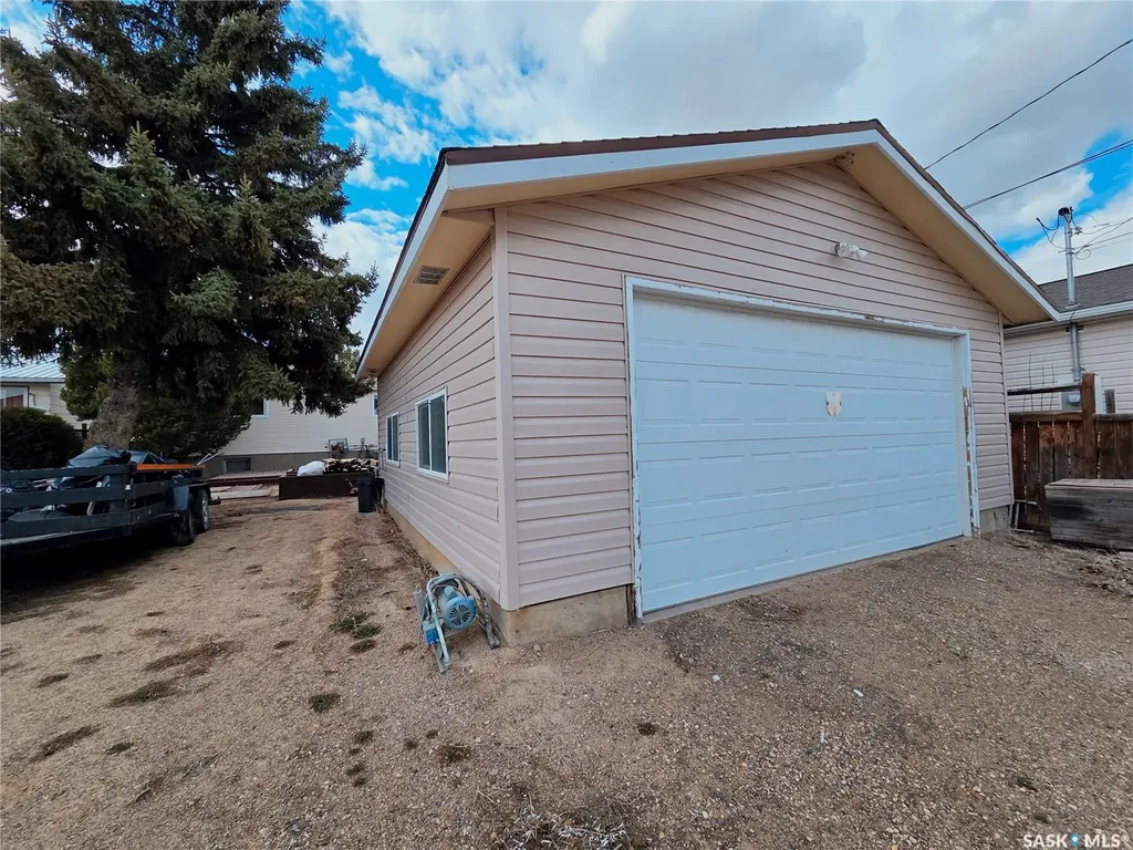 108 Griffin Street Maple Creek SK S0N 1N0