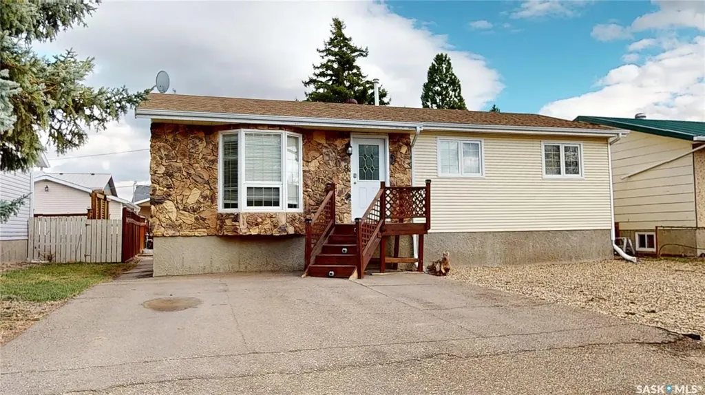 108 Griffin Street Maple Creek SK S0N 1N0