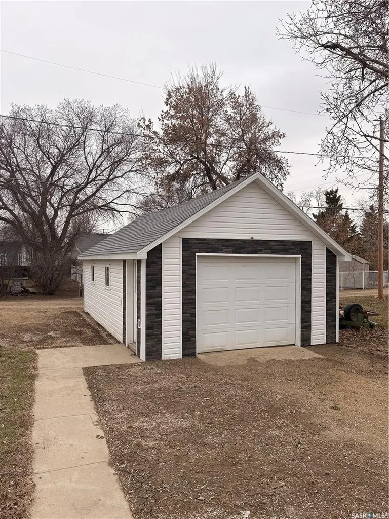 118 2nd Street E Lafleche SK S0H 2K0