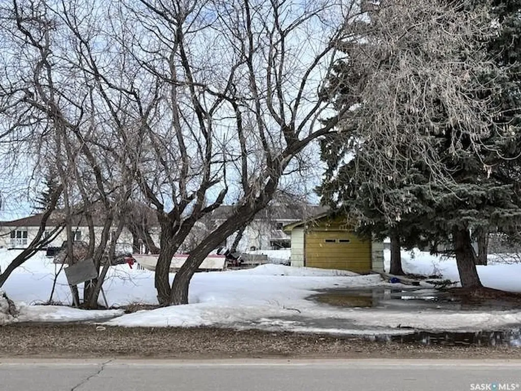 112-114 Mcdonald Avenue E Melfort SK S0E 1A0