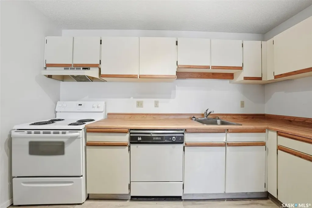 385 Kingsmere Boulevard Saskatoon SK S7J 4J6