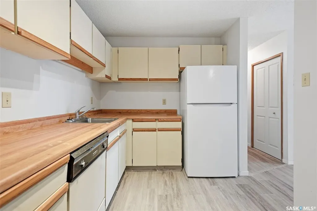 385 Kingsmere Boulevard Saskatoon SK S7J 4J6