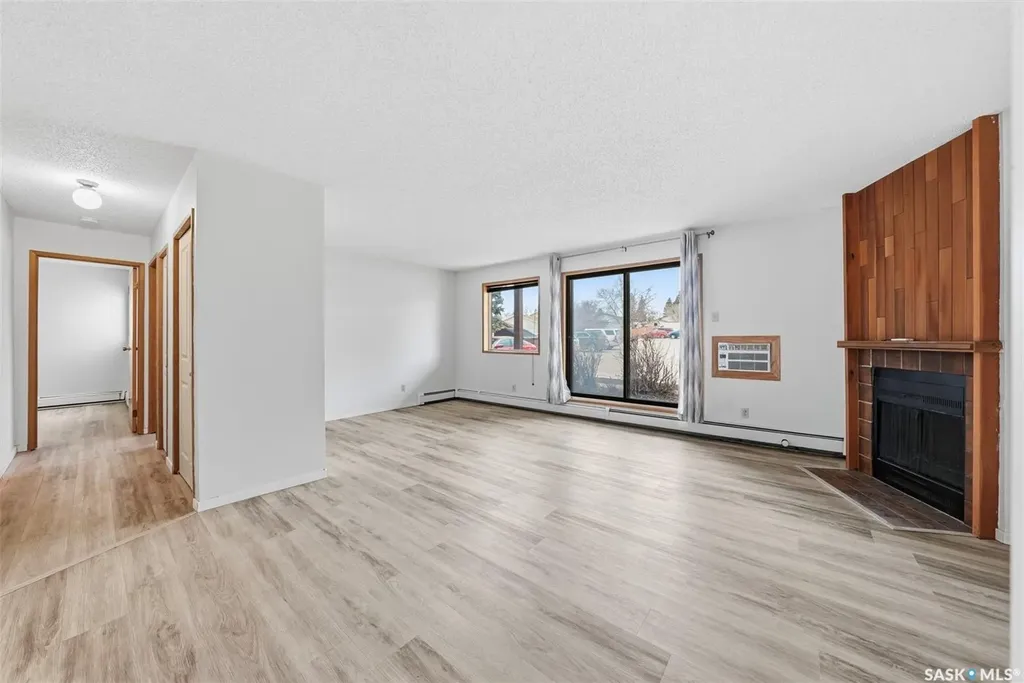 385 Kingsmere Boulevard Saskatoon SK S7J 4J6