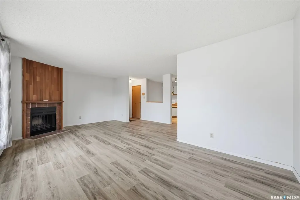 385 Kingsmere Boulevard Saskatoon SK S7J 4J6