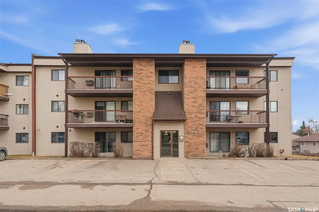 385 Kingsmere Boulevard Saskatoon SK S7J 4J6