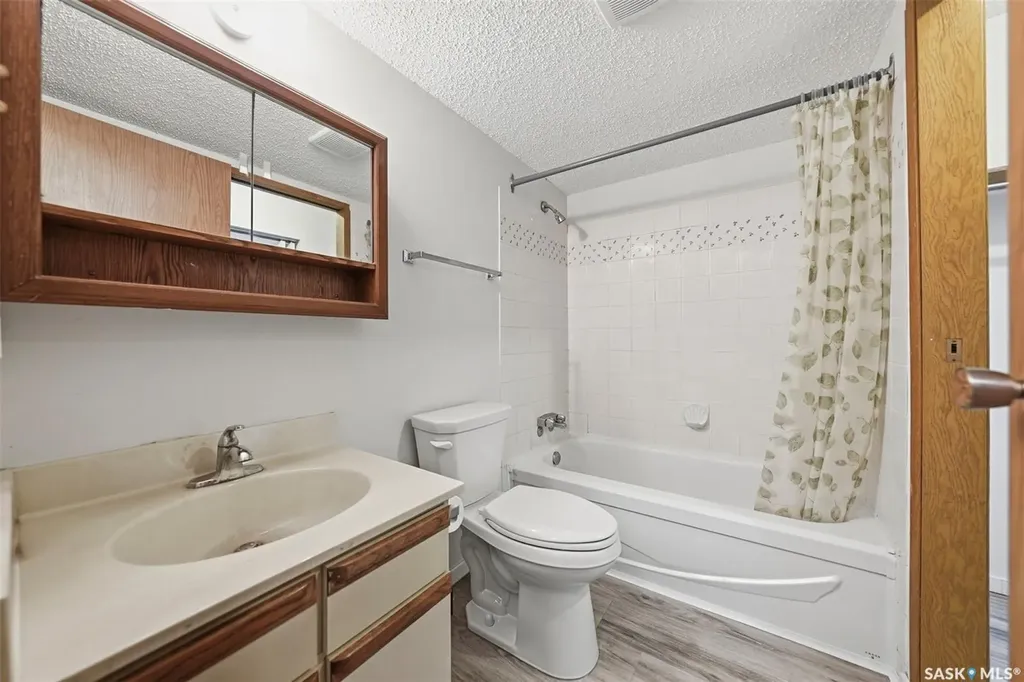 385 Kingsmere Boulevard Saskatoon SK S7J 4J6