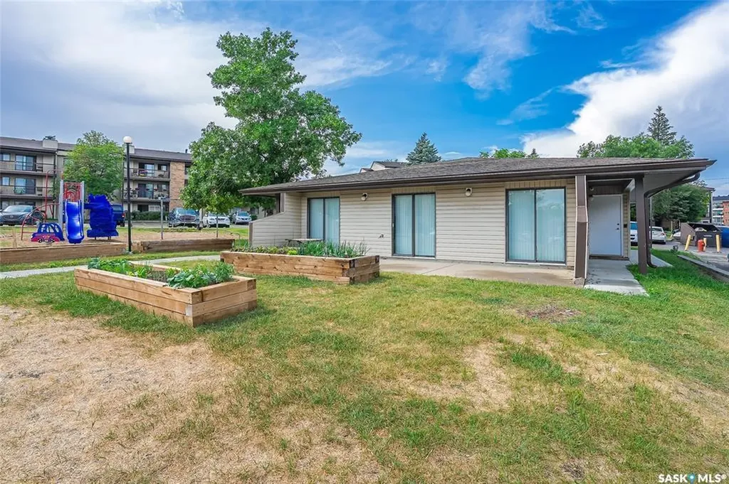 385 Kingsmere Boulevard Saskatoon SK S7J 4J6