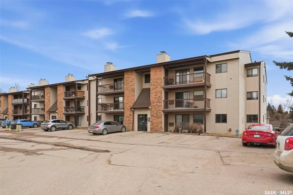 385 Kingsmere Boulevard Saskatoon SK S7J 4J6