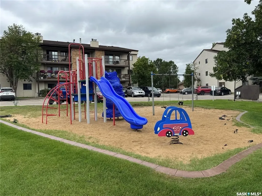 385 Kingsmere Boulevard Saskatoon SK S7J 4J6