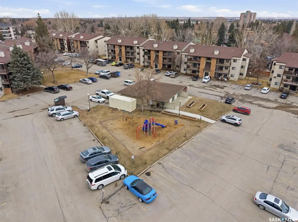 385 Kingsmere Boulevard Saskatoon SK S7J 4J6