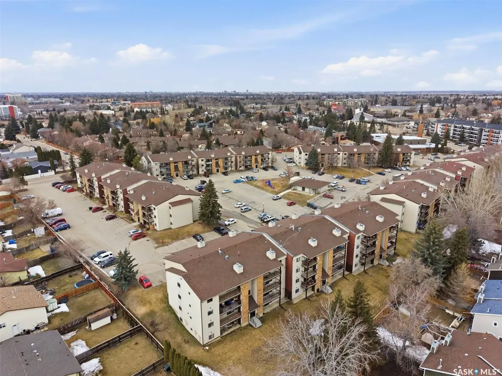 385 Kingsmere Boulevard Saskatoon SK S7J 4J6