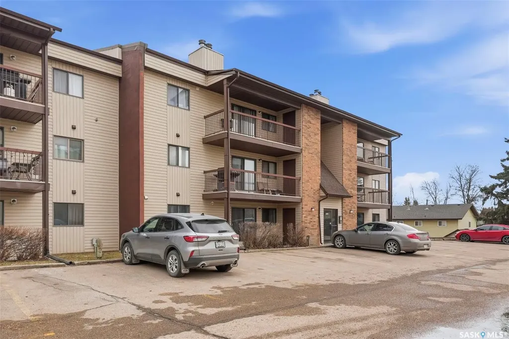 385 Kingsmere Boulevard Saskatoon SK S7J 4J6