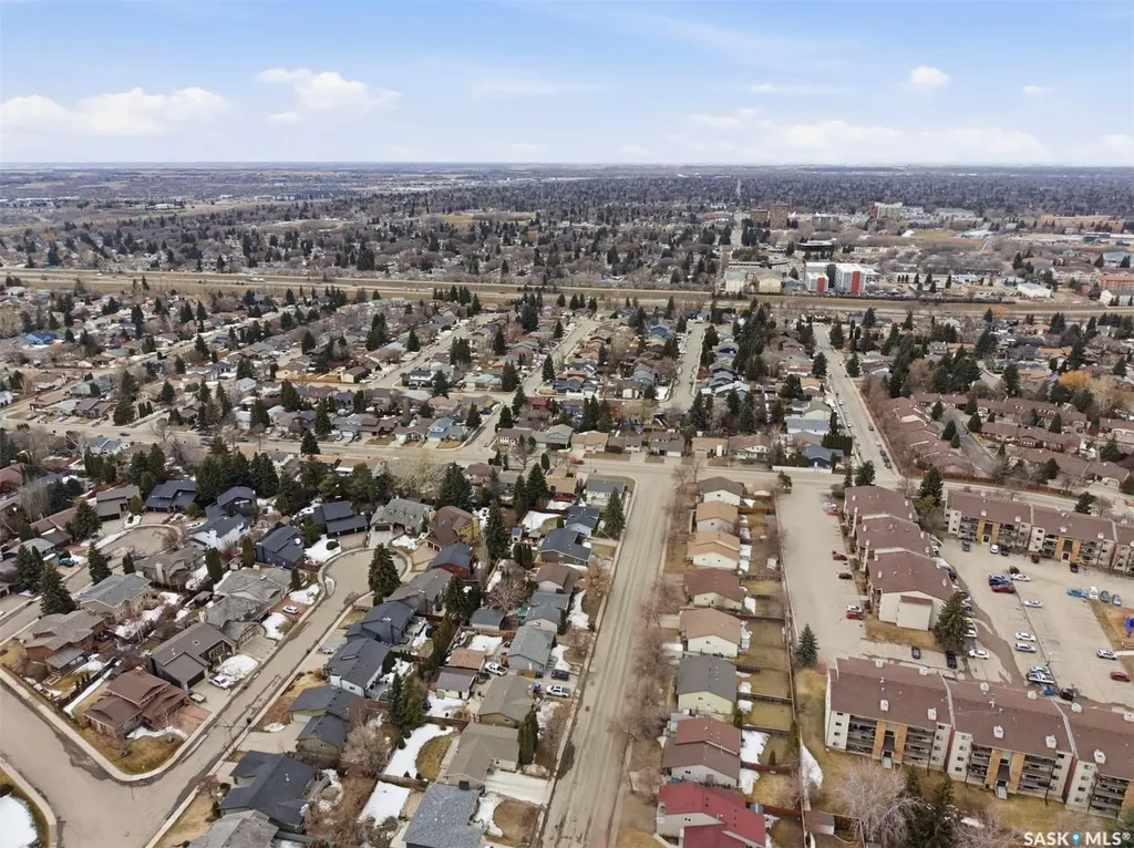 385 Kingsmere Boulevard Saskatoon SK S7J 4J6