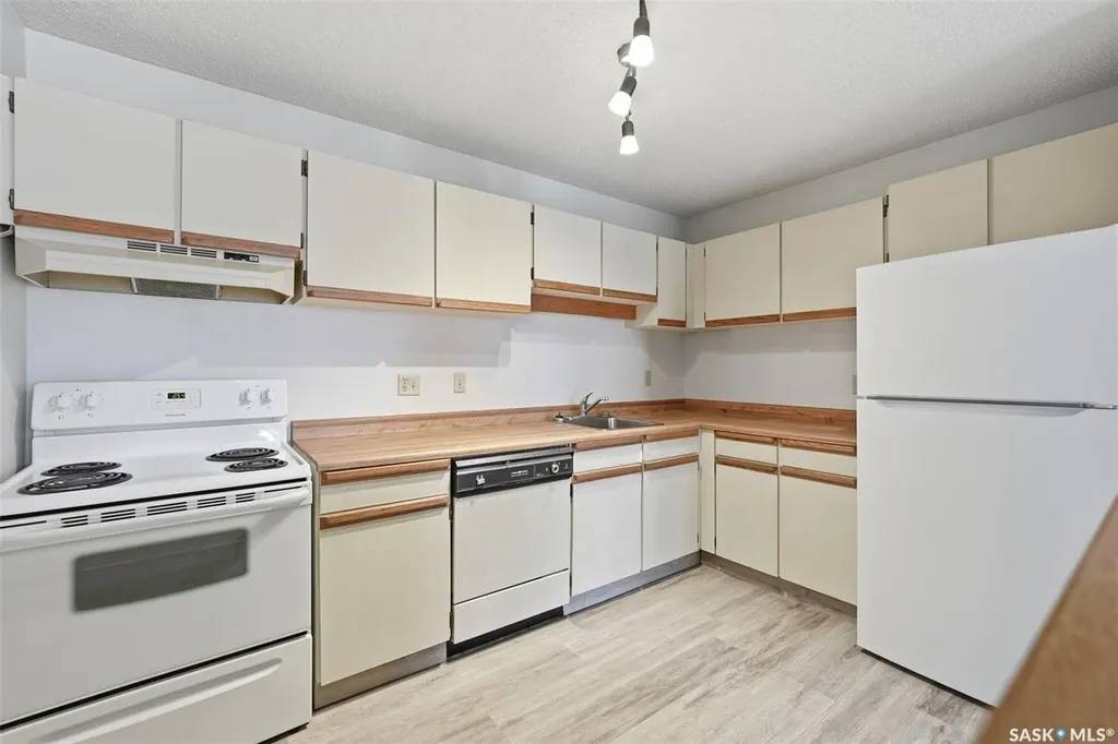 385 Kingsmere Boulevard Saskatoon SK S7J 4J6