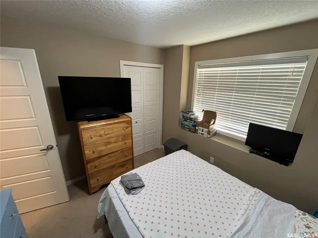 5565 Blake Crescent Regina SK S4A 0J1