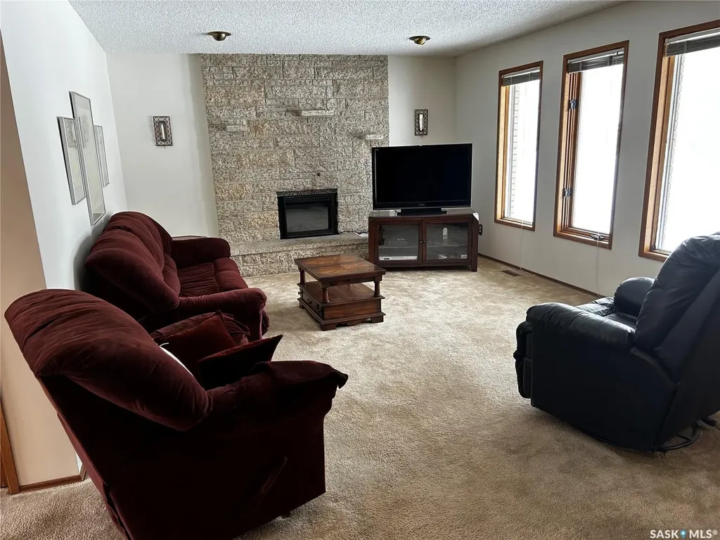 802 7th Street E Saskatoon SK S7H 0Y4