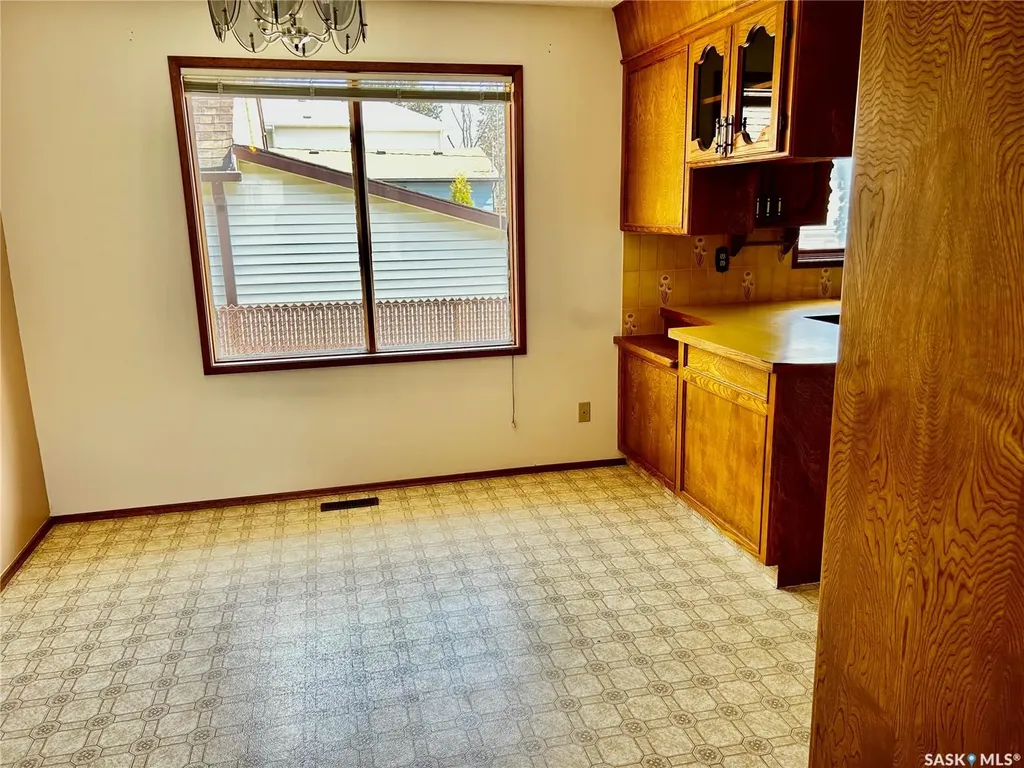 802 7th Street E Saskatoon SK S7H 0Y4