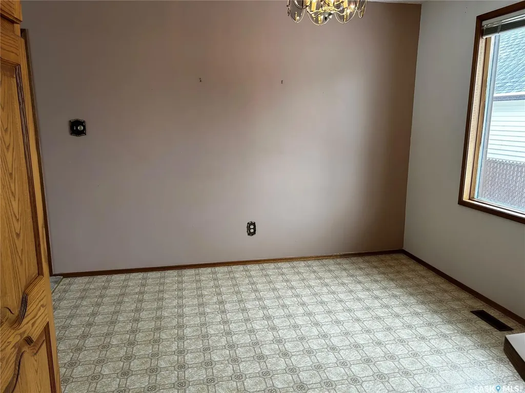 802 7th Street E Saskatoon SK S7H 0Y4