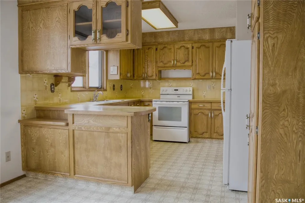 802 7th Street E Saskatoon SK S7H 0Y4
