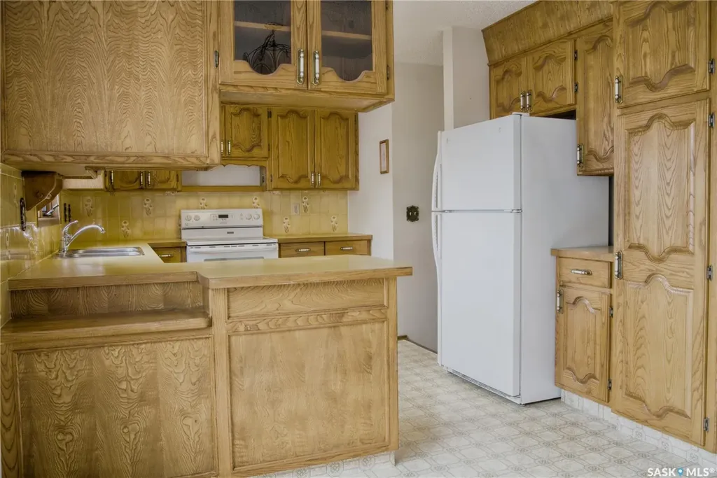 802 7th Street E Saskatoon SK S7H 0Y4