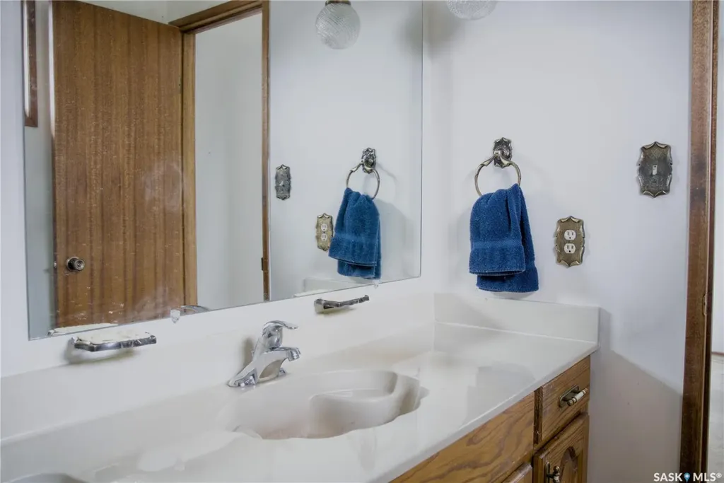 802 7th Street E Saskatoon SK S7H 0Y4