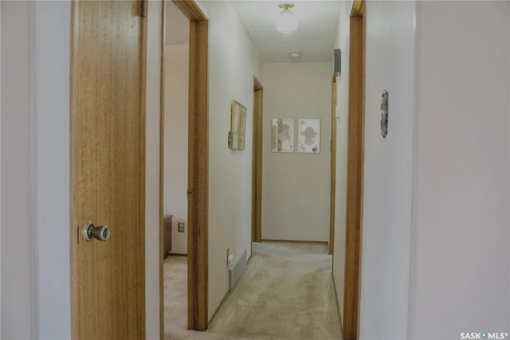 802 7th Street E Saskatoon SK S7H 0Y4