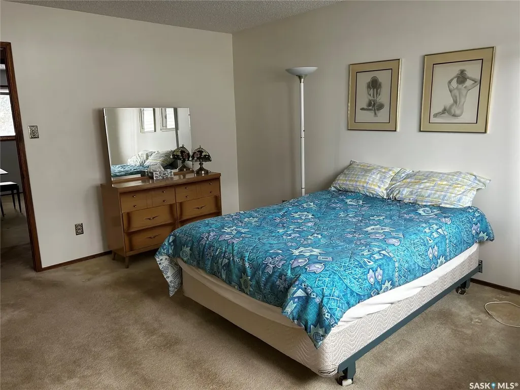 802 7th Street E Saskatoon SK S7H 0Y4