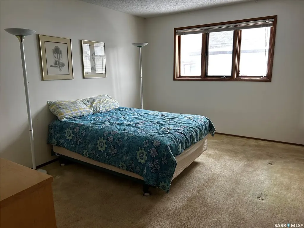 802 7th Street E Saskatoon SK S7H 0Y4
